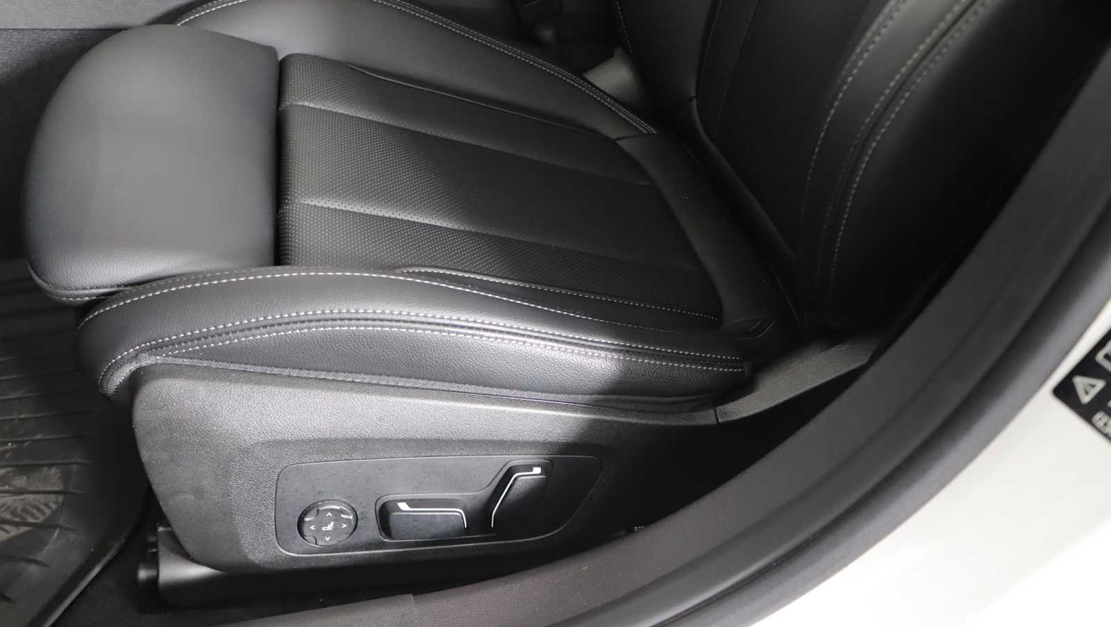 Used 2024 BMW 330i xDrive Sedan w/ Premium Package AWD/4WD image 19