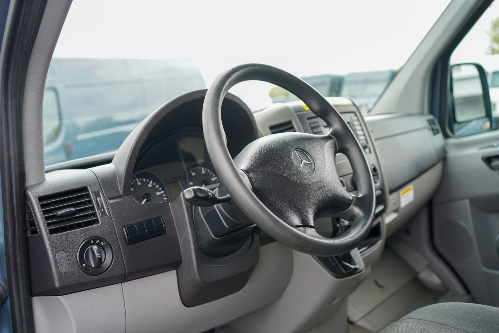 Used 2018 Mercedes-Benz Sprinter 2500 image 2