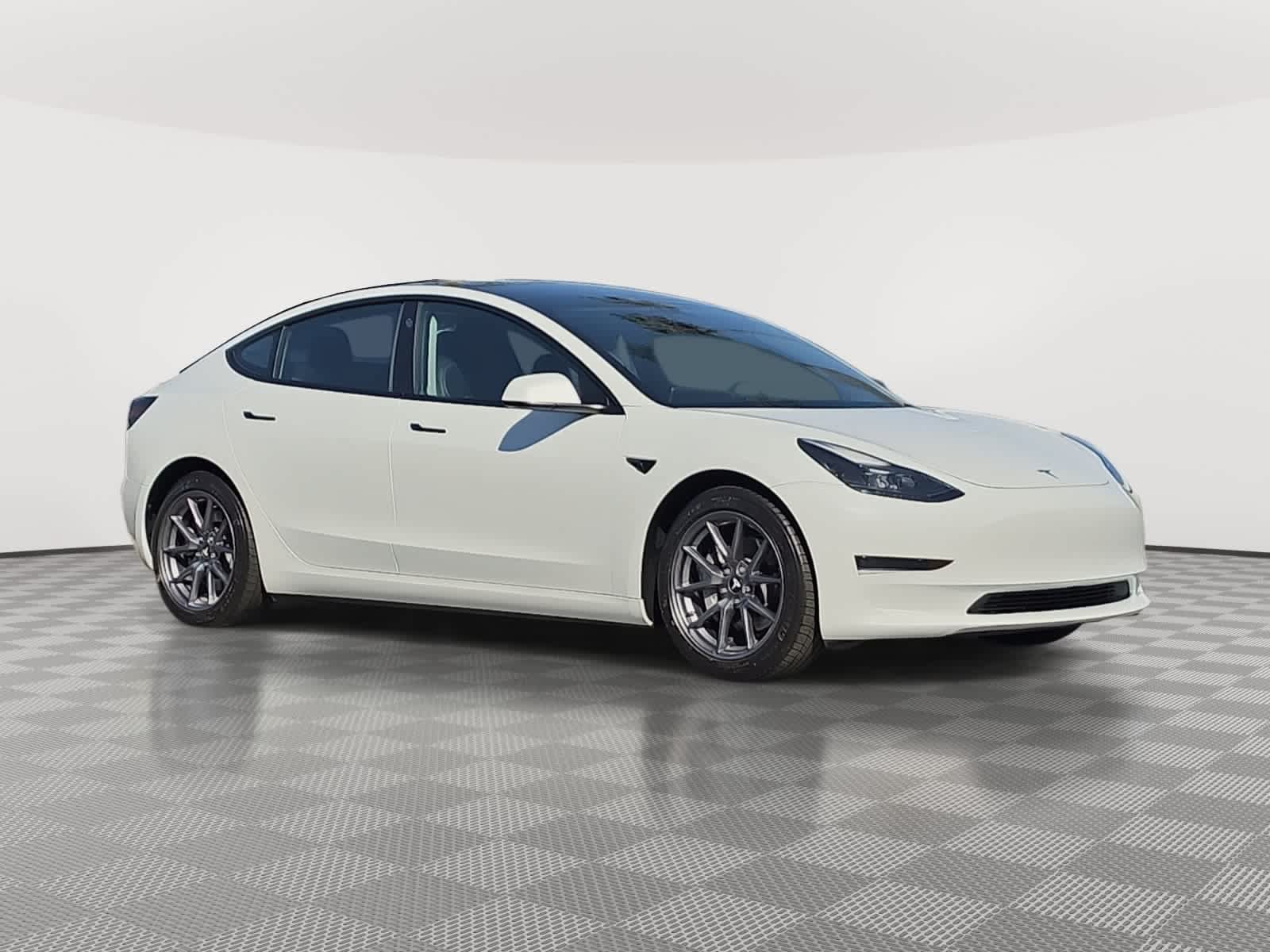 Used 2023 Tesla Model 3 Standard Range RWD image 3