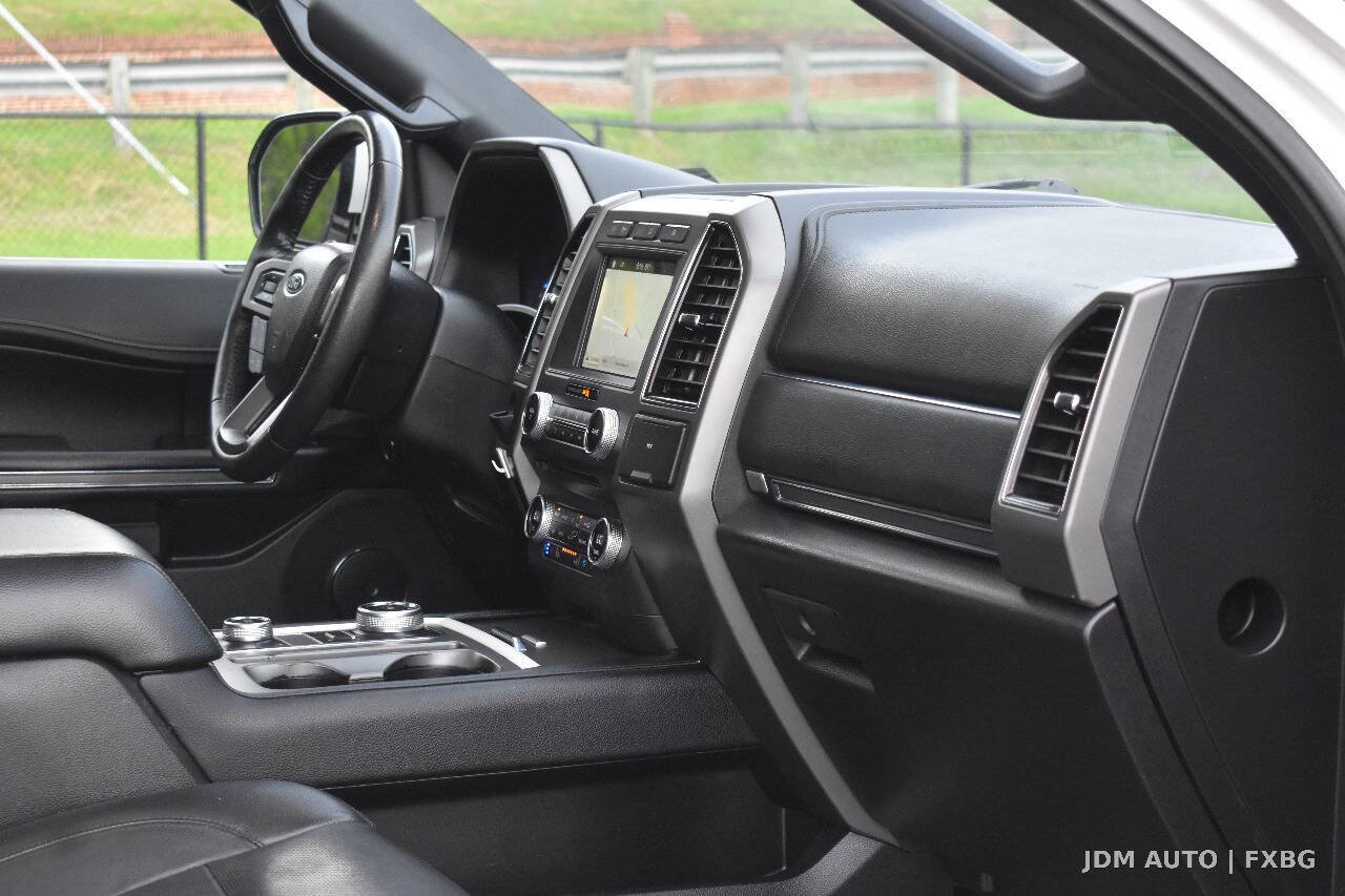 Used 2018 Ford Expedition Max XLT w/ Equipment Group 202A AWD/4WD image 17