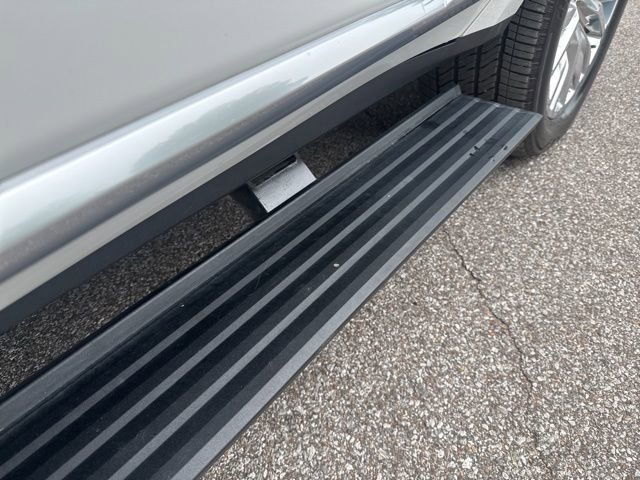 Used 2025 GMC Yukon XL Denali w/ Sun & Power Step Package AWD/4WD image 15