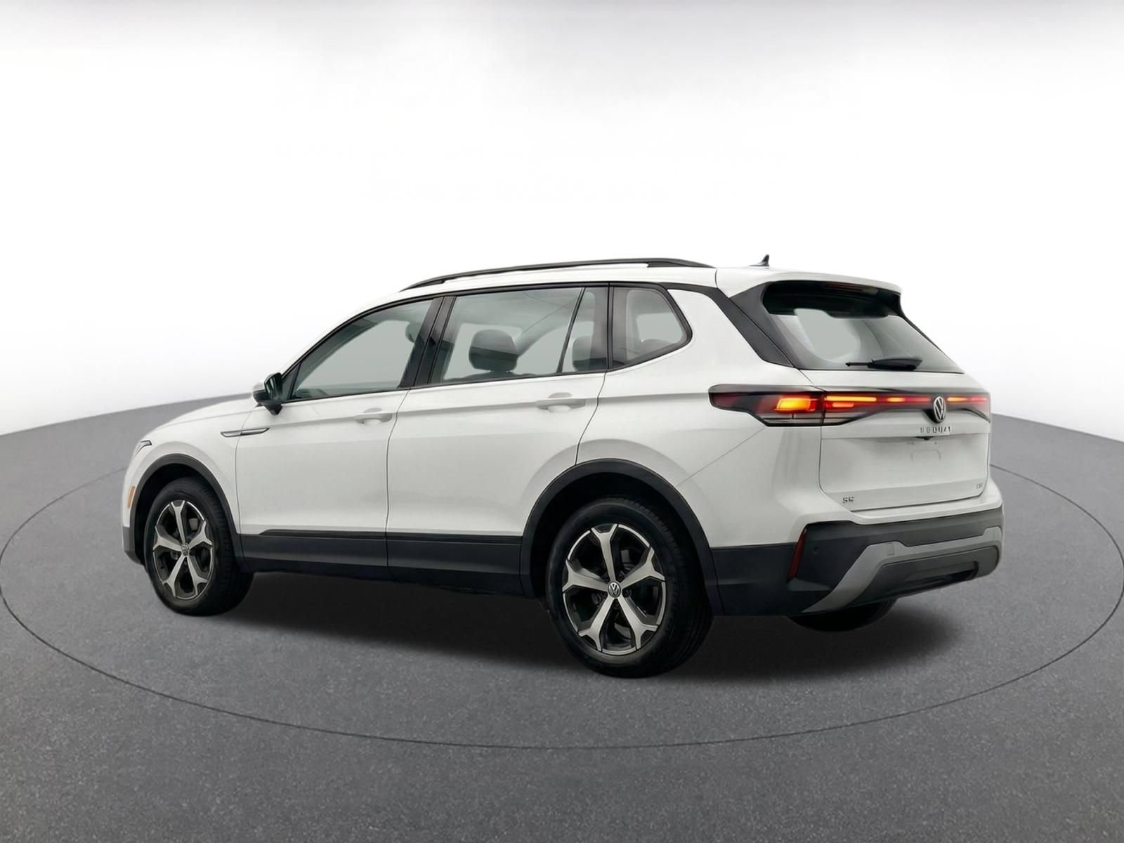 Used 2026 Volkswagen Tiguan SE AWD/4WD image 7