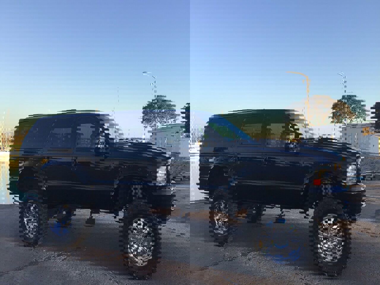 Used 2001 Ford Excursion XLT image 4