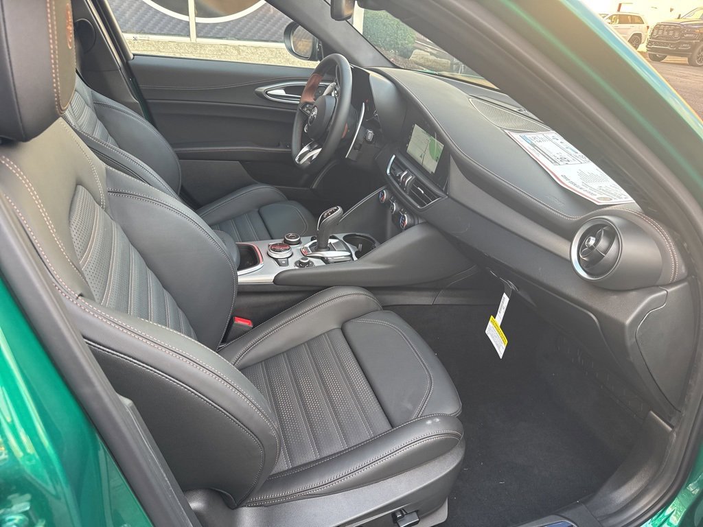 New 2025 Alfa Romeo Giulia AWD w/ Driving Assist Package image 21
