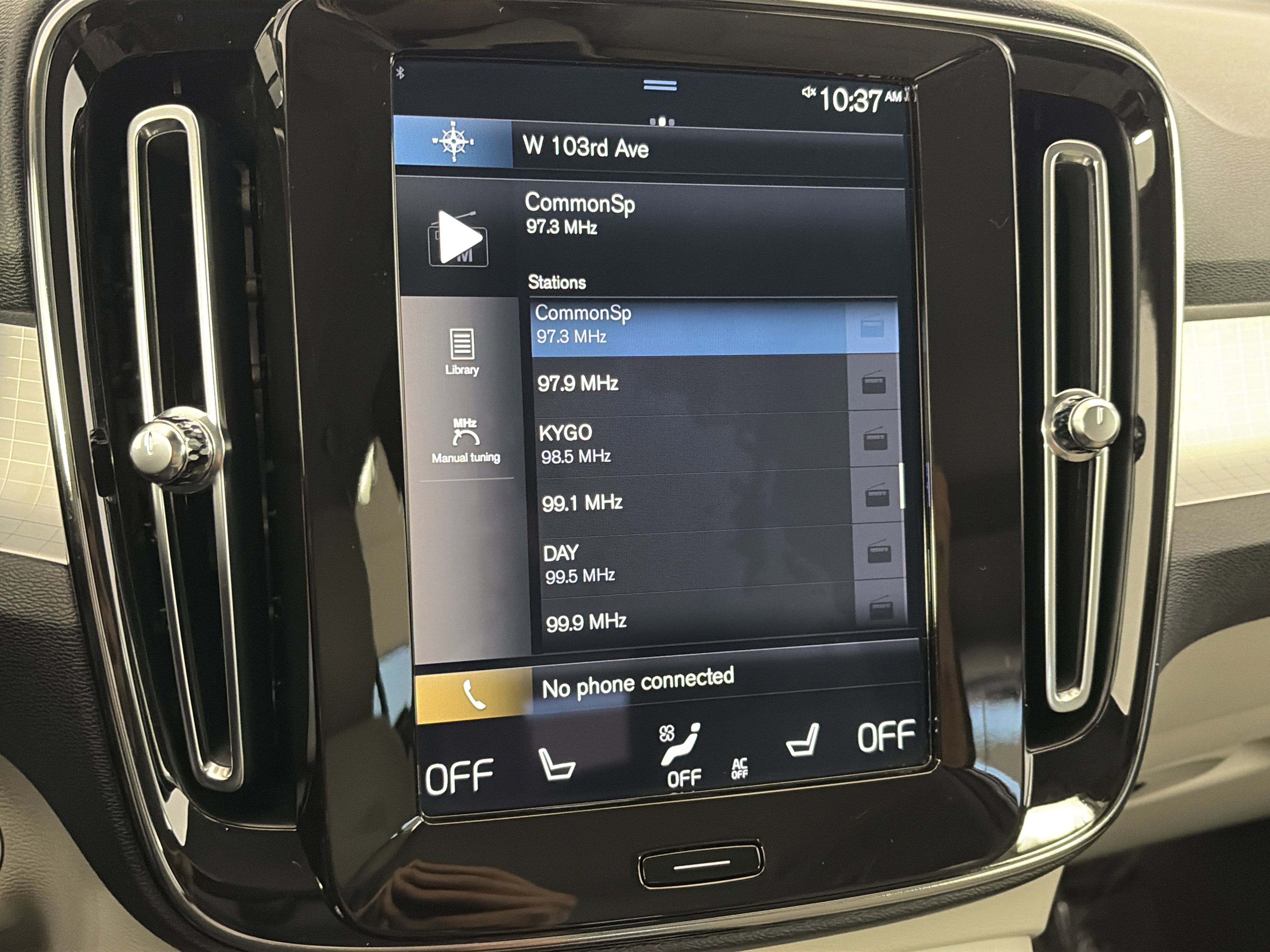 Used 2021 Volvo XC40 T5 Momentum w/ Premium Package image 21