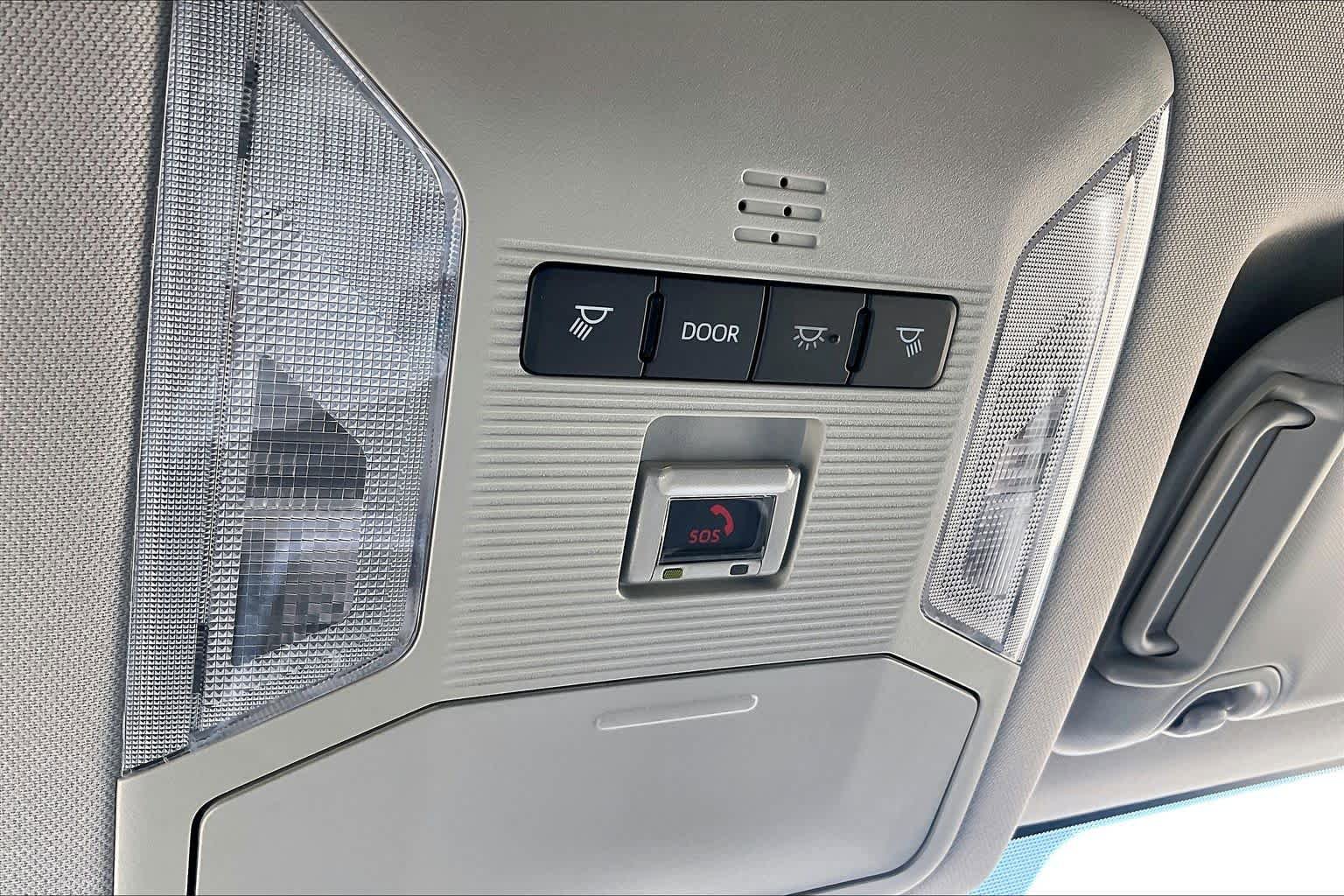 Used 2025 Toyota RAV4 XLE FWD image 33