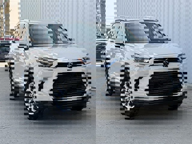 Used 2024 Toyota Grand Highlander XLE image 2