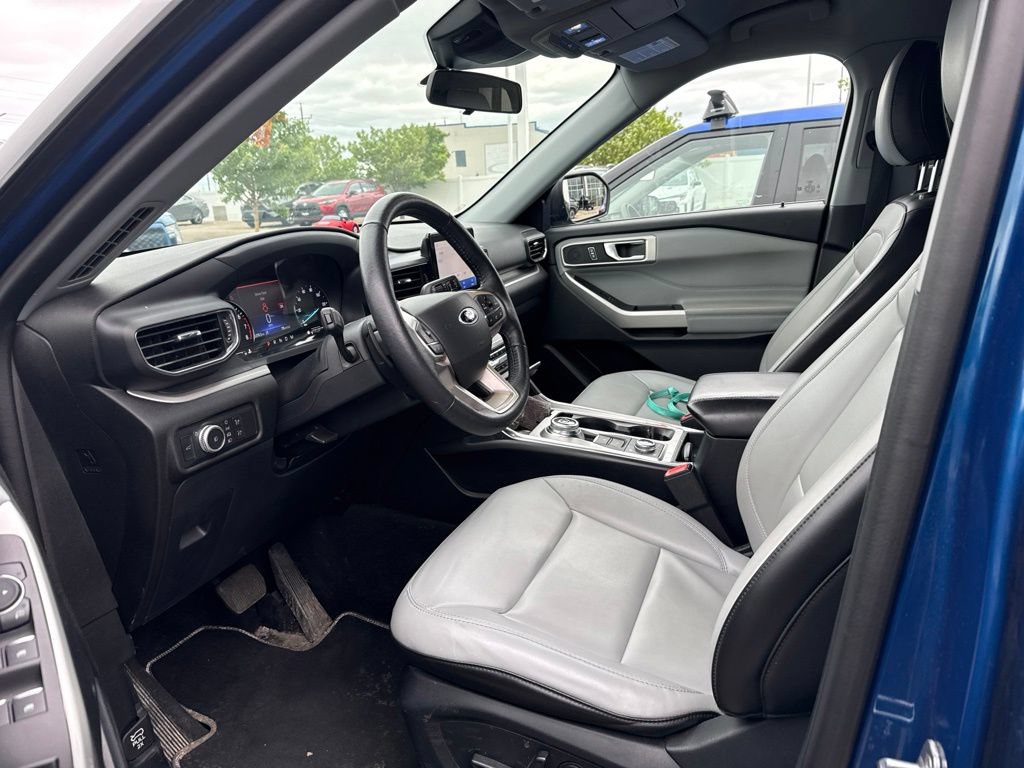 Used 2021 Ford Explorer XLT w/ Equipment Group 202A AWD/4WD image 12