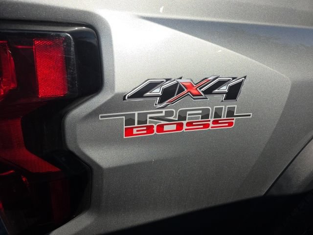 Used 2023 Chevrolet Colorado Trail Boss AWD/4WD image 18