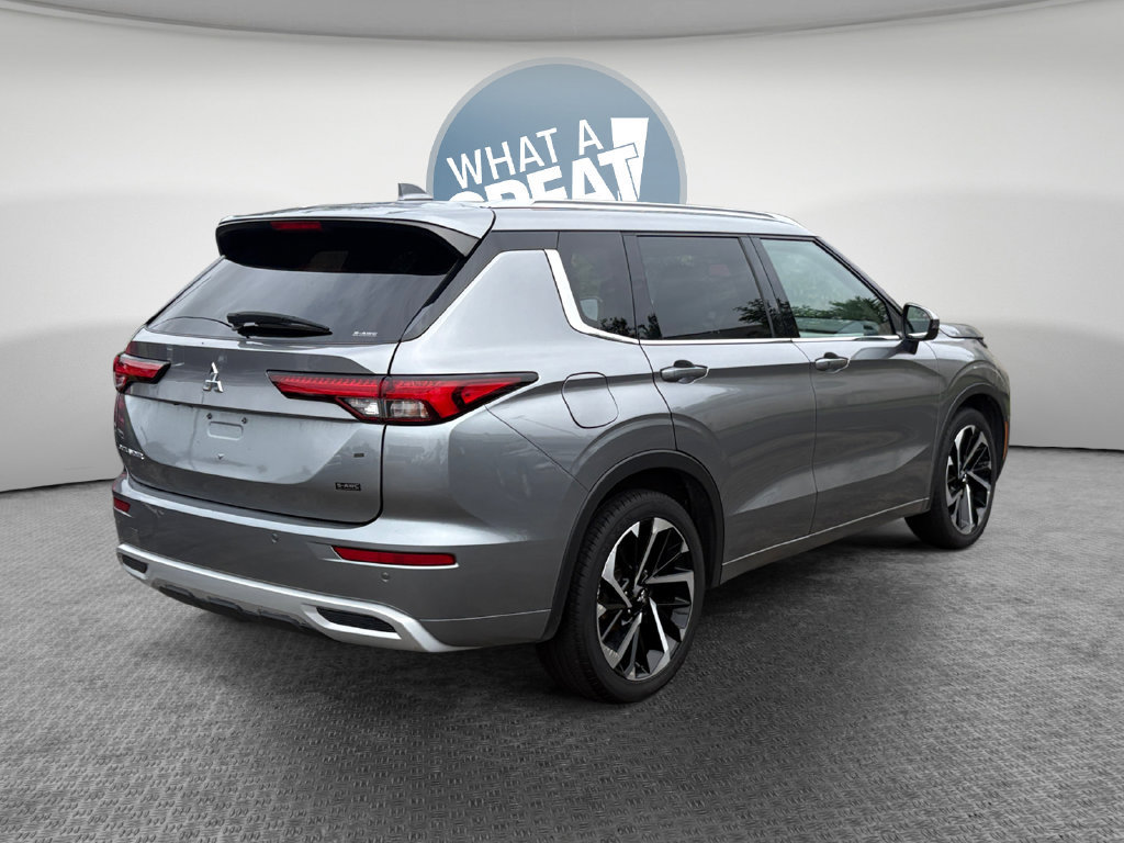 Used 2022 Mitsubishi Outlander SEL AWD/4WD image 3