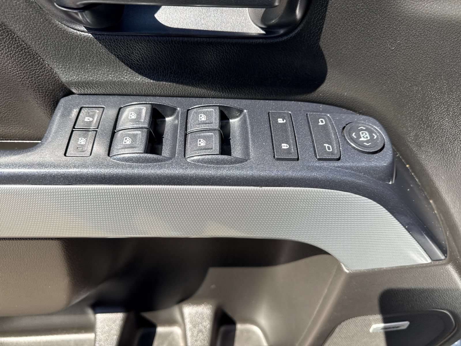 Used 2018 Chevrolet Silverado 1500 LT w/ All Star Edition AWD/4WD image 11
