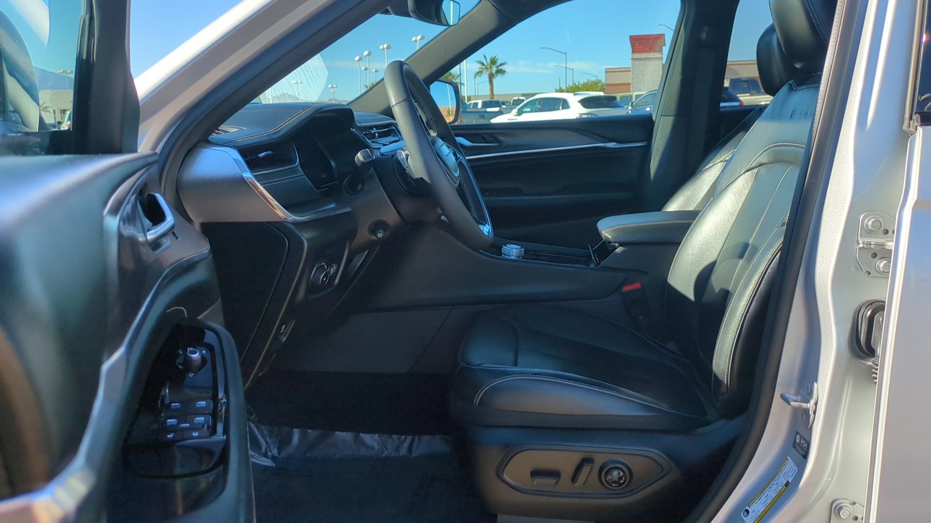 Used 2023 Jeep Grand Cherokee L Overland image 14