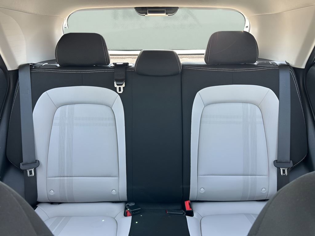 Used 2025 Hyundai Venue SEL FWD image 11