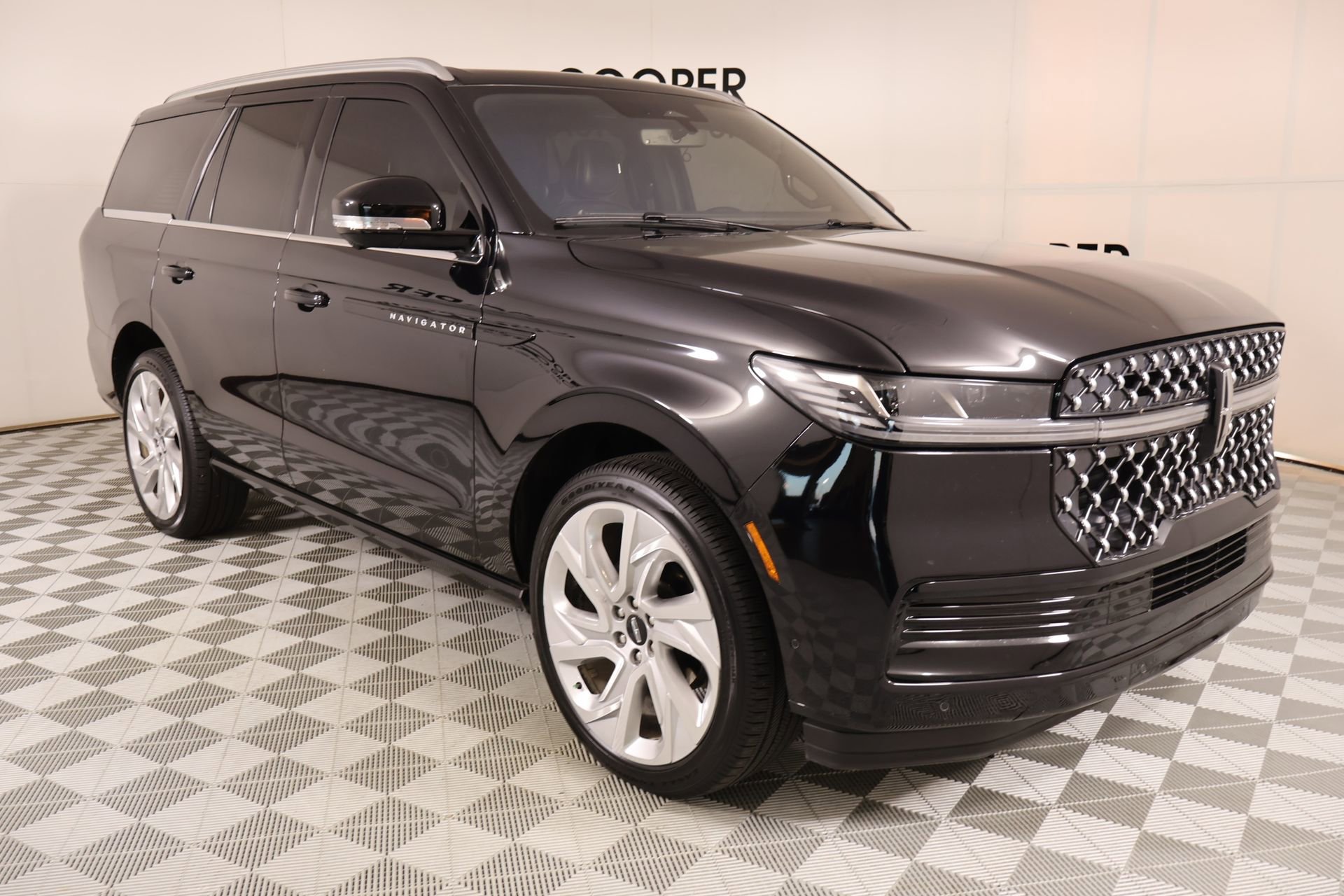 Used 2025 Lincoln Navigator Black Label AWD/4WD image 1