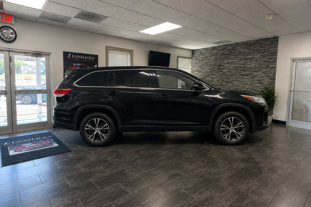 Used 2019 Toyota Highlander LE FWD image 7