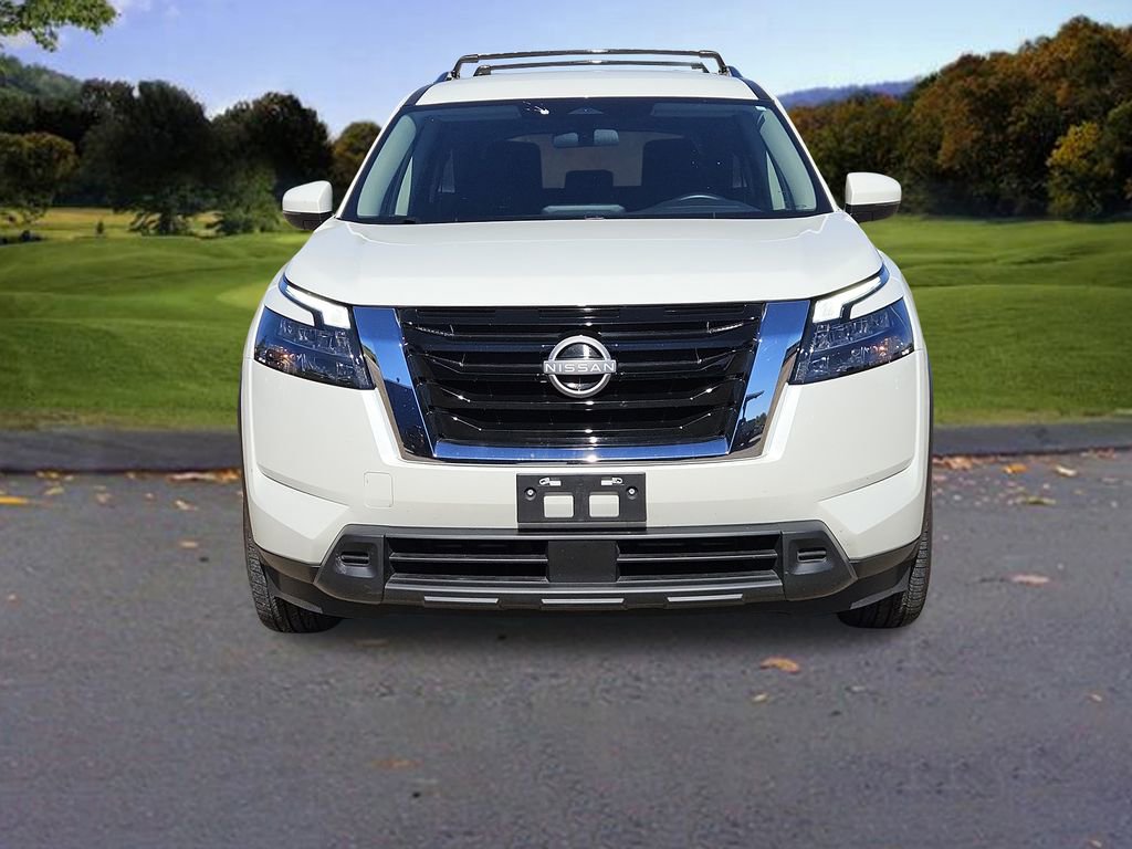 Used 2024 Nissan Pathfinder SV image 2