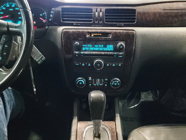 Used 2013 Chevrolet Impala LTZ FWD image 28