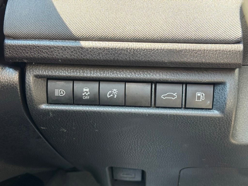 Used 2025 Toyota Camry LE FWD image 28