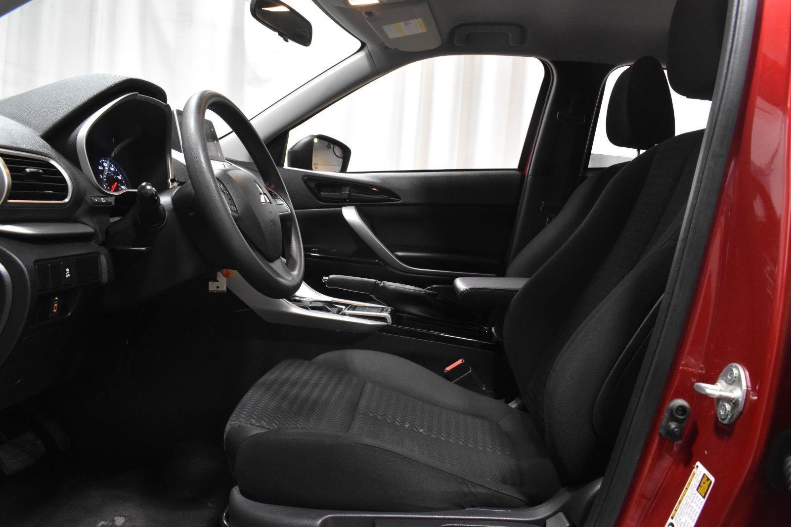 Used 2020 Mitsubishi Eclipse Cross LE AWD/4WD image 7