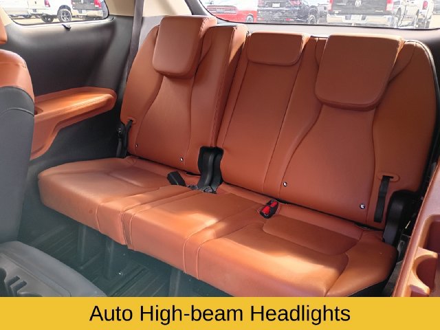 Used 2025 Kia Carnival EX FWD image 21