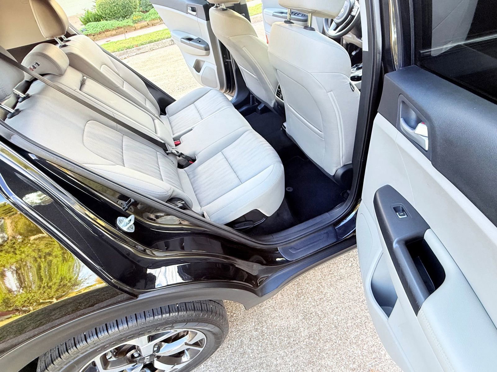 Used 2020 Kia Sportage LX image 15