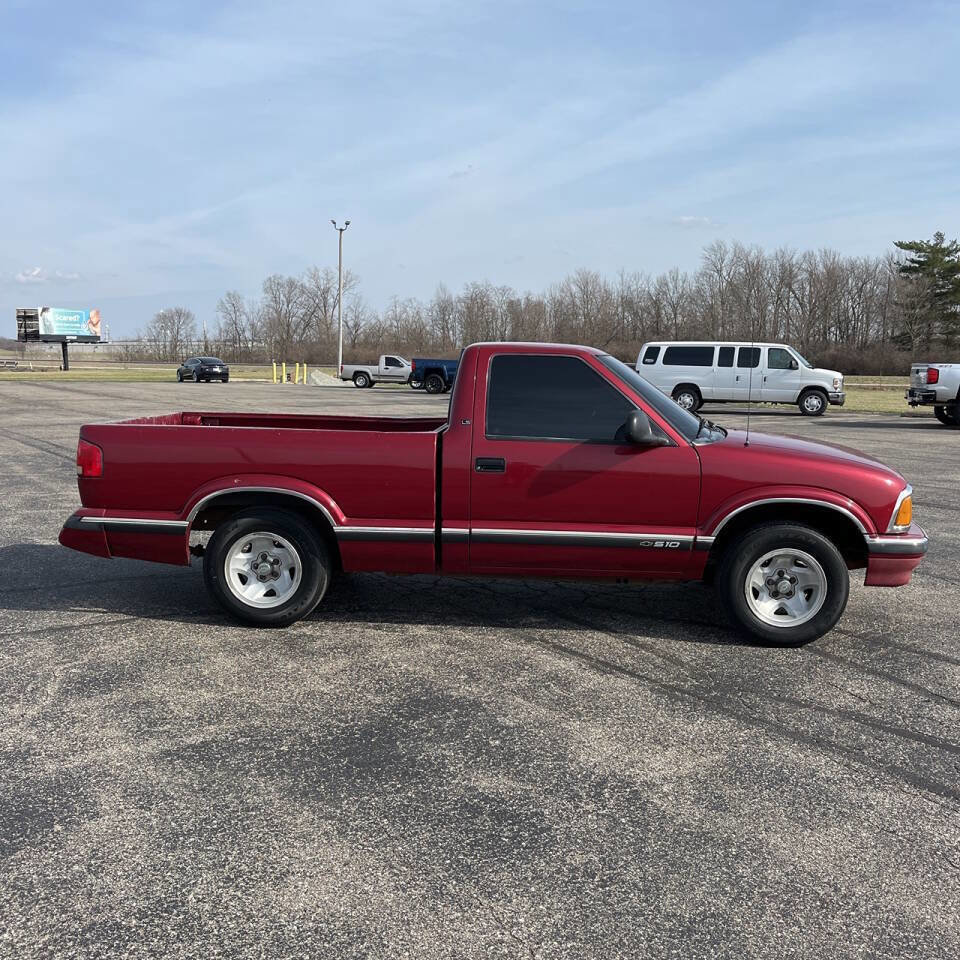 Used 1995 Chevrolet S10 Pickup LS RWD image 3