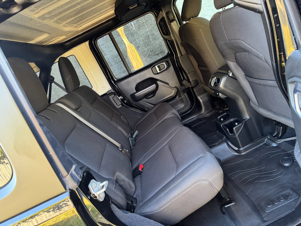 Used 2022 Jeep Wrangler Unlimited Sport image 25