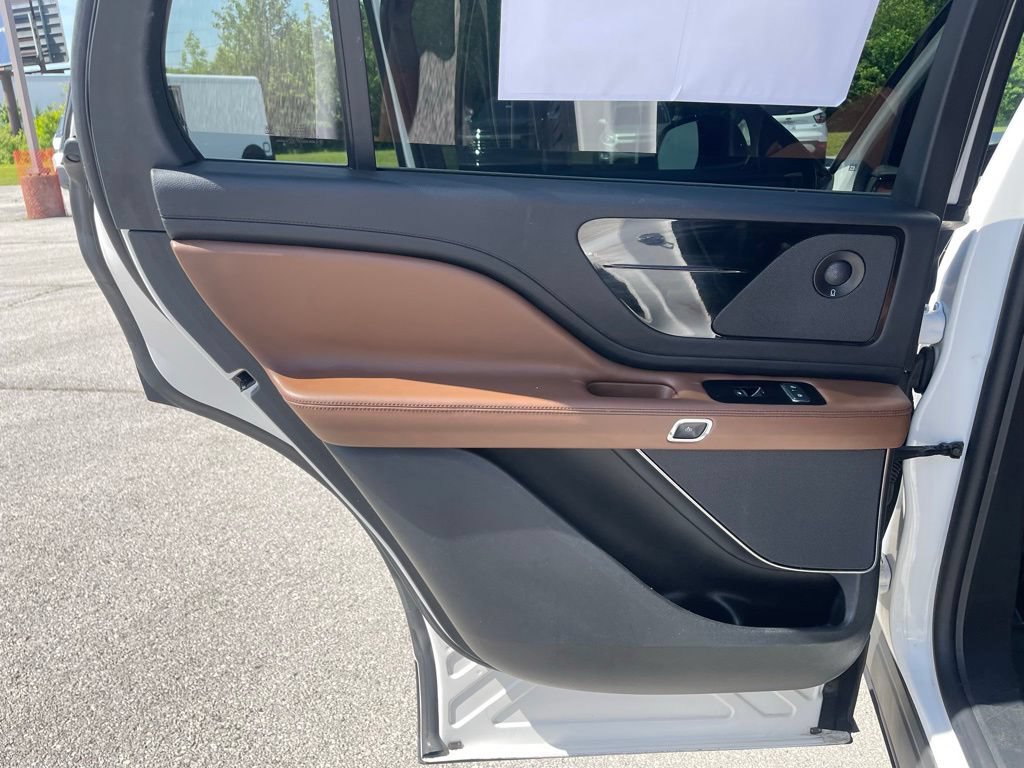 Used 2022 Lincoln Aviator Reserve w/ Equipment Group 201A AWD/4WD image 16