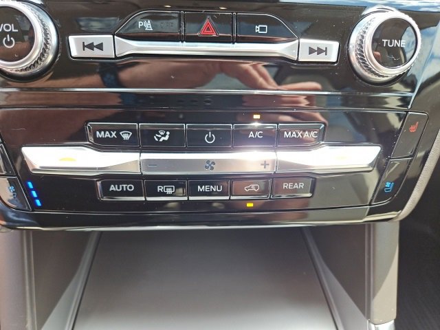 Used 2023 Ford Explorer Platinum w/ Technology Package image 29