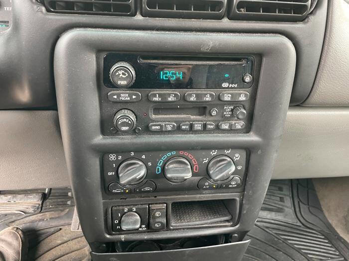 Used 2003 Chevrolet Venture LS w/ Convenience Package FWD image 32