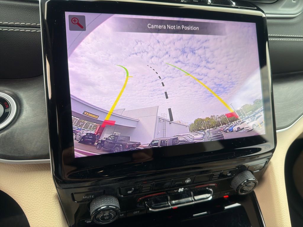 Used 2023 Jeep Grand Cherokee Limited w/ Trailer Tow Prep Group (B) image 4