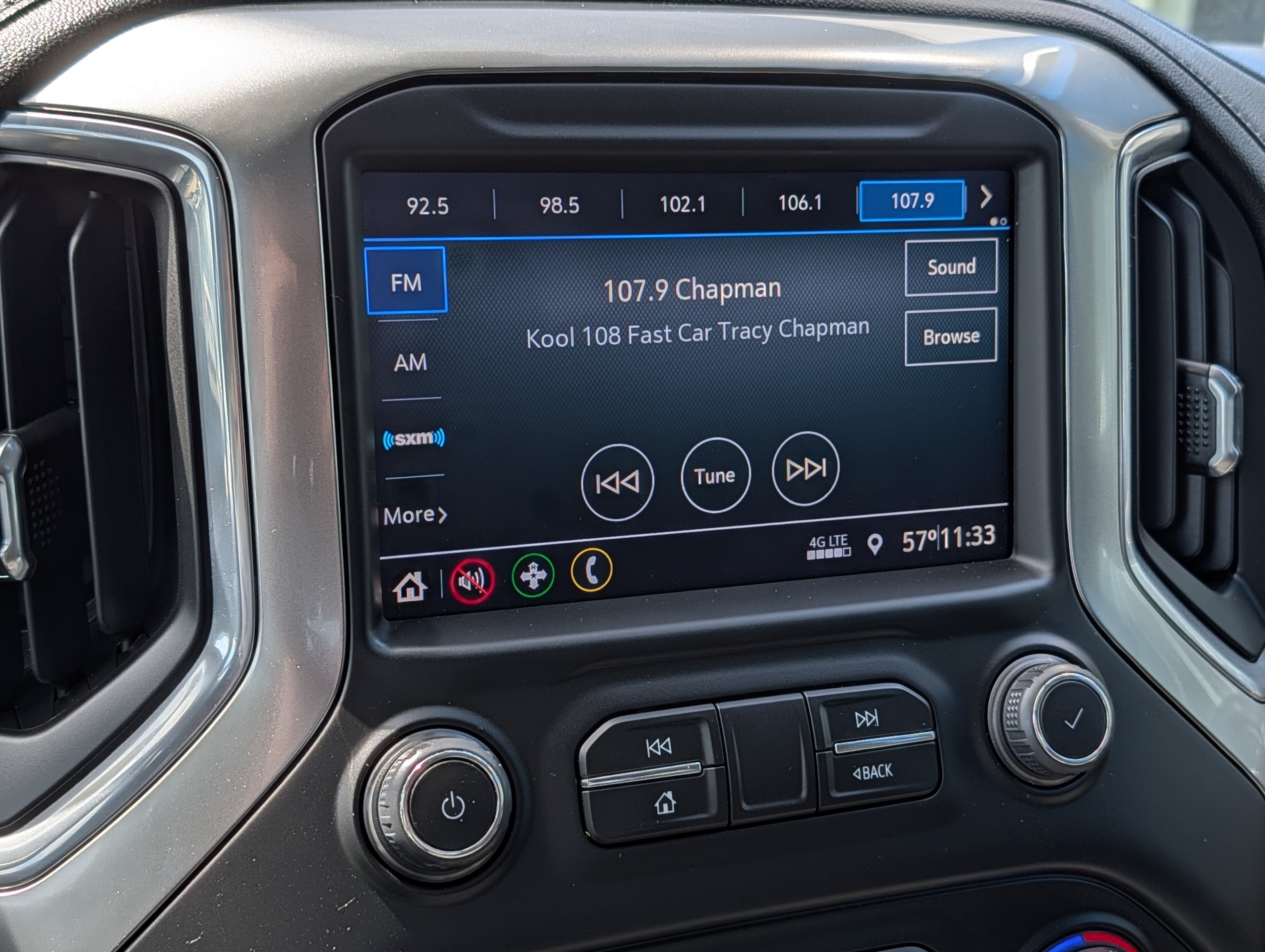 Used 2022 Chevrolet Silverado 1500 LT AWD/4WD image 18