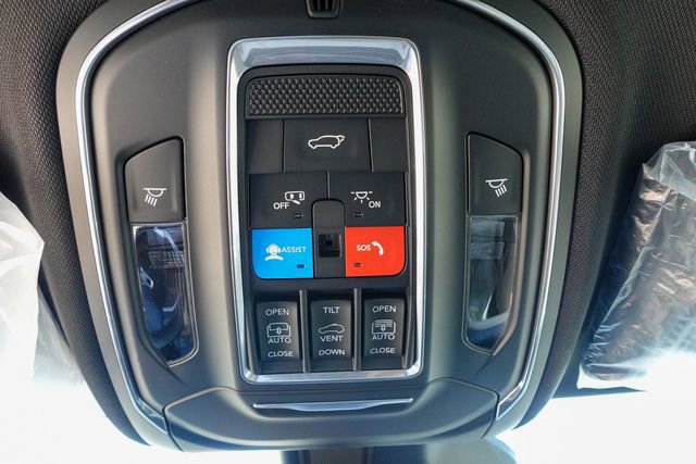 New 2025 Jeep Grand Cherokee Limited w/ Luxury Tech Group II image 23