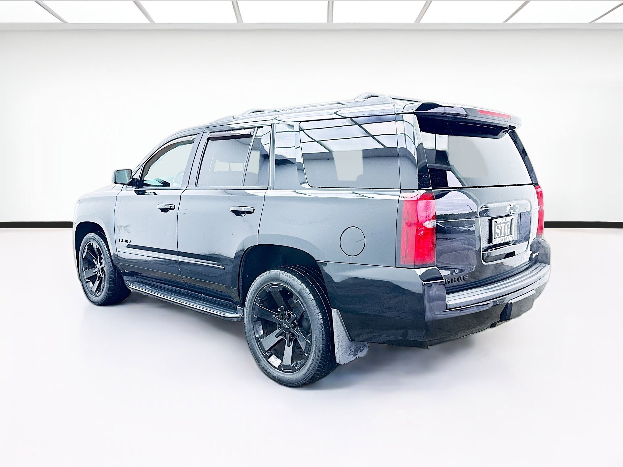 Used 2019 Chevrolet Tahoe Premier w/ RST 6.2L Performance Edition AWD/4WD image 6