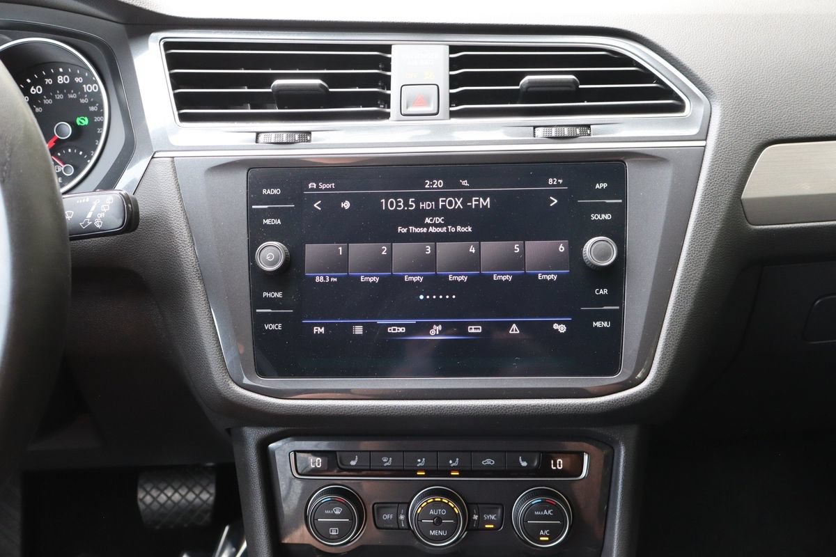 Used 2021 Volkswagen Tiguan SE AWD/4WD image 34