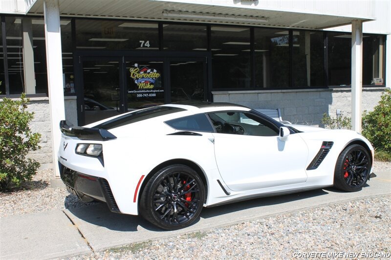 Used 2015 Chevrolet Corvette Z06 w/ 3LZ Preferred Equipment Group RWD image 23