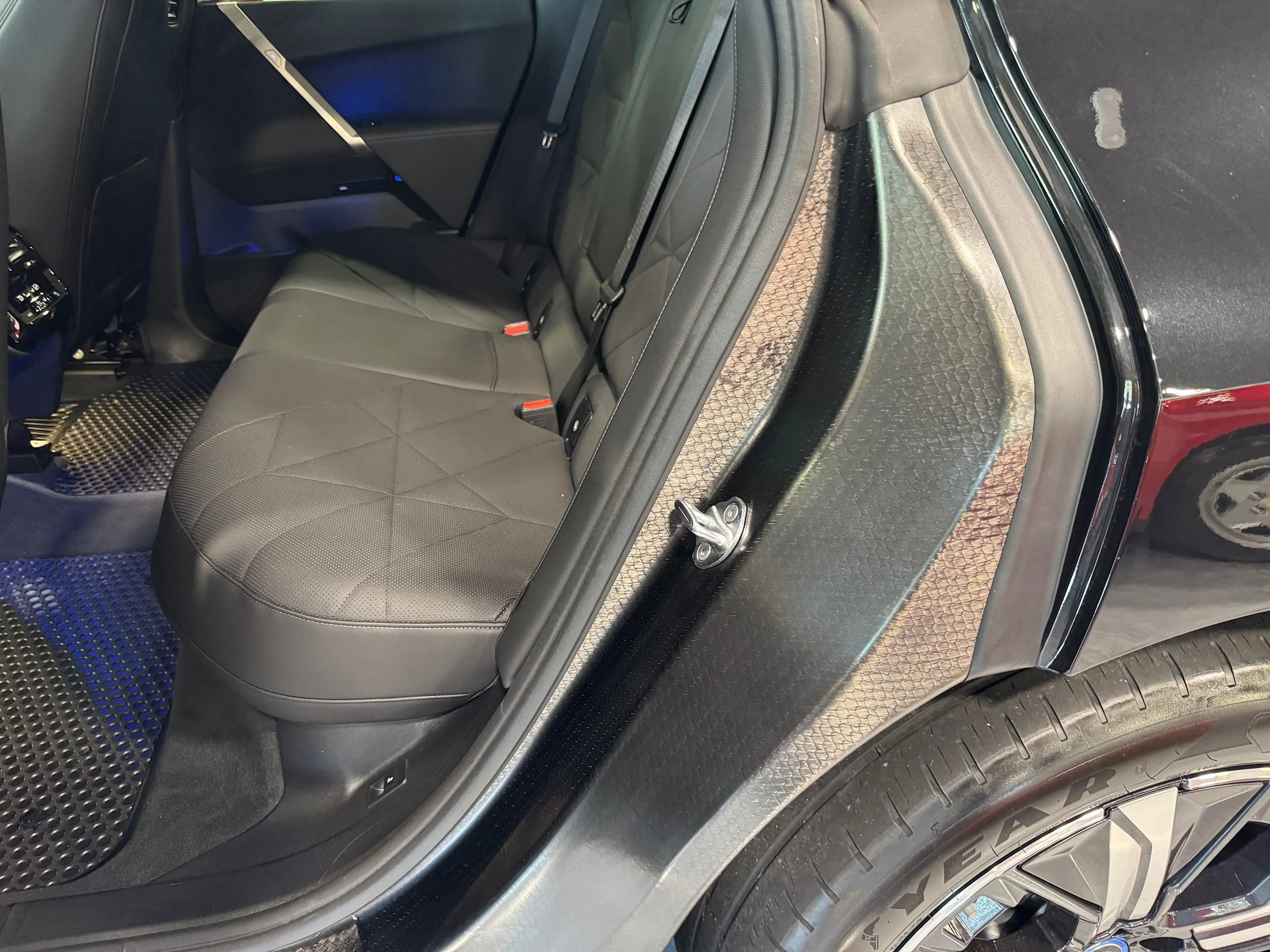 Used 2023 BMW iX xDrive50 w/ Sport Package image 13