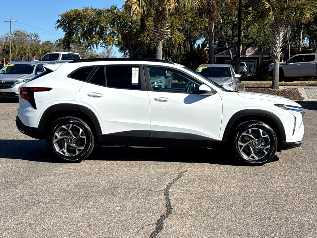 New 2025 Chevrolet Trax LT w/ Driver Confidence Package image 33