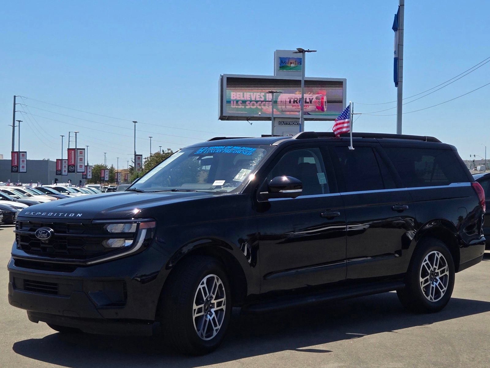 Used 2025 Ford Expedition Max Active AWD/4WD image 3