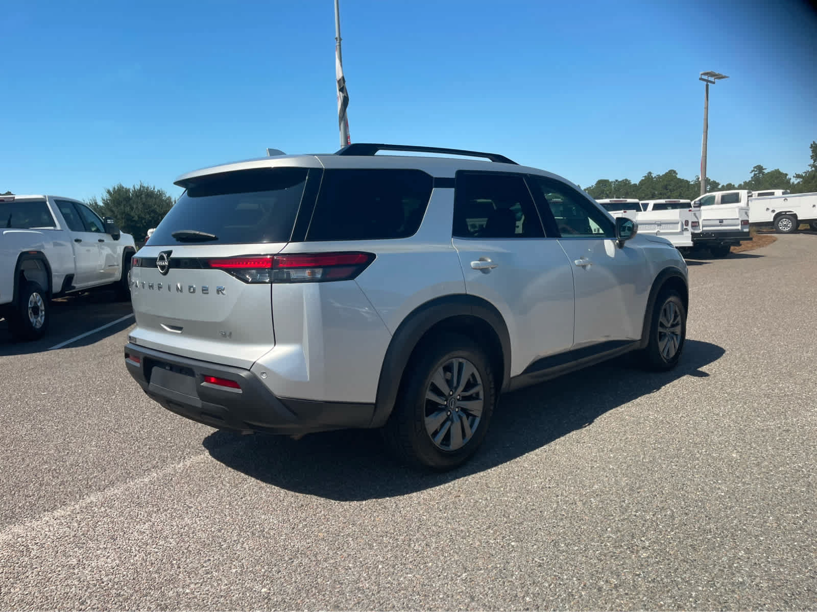 Used 2024 Nissan Pathfinder SV FWD image 5