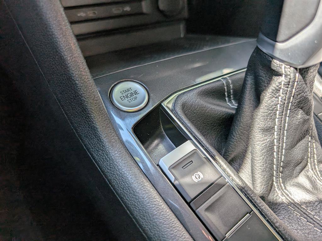 Used 2022 Volkswagen Tiguan SE image 40