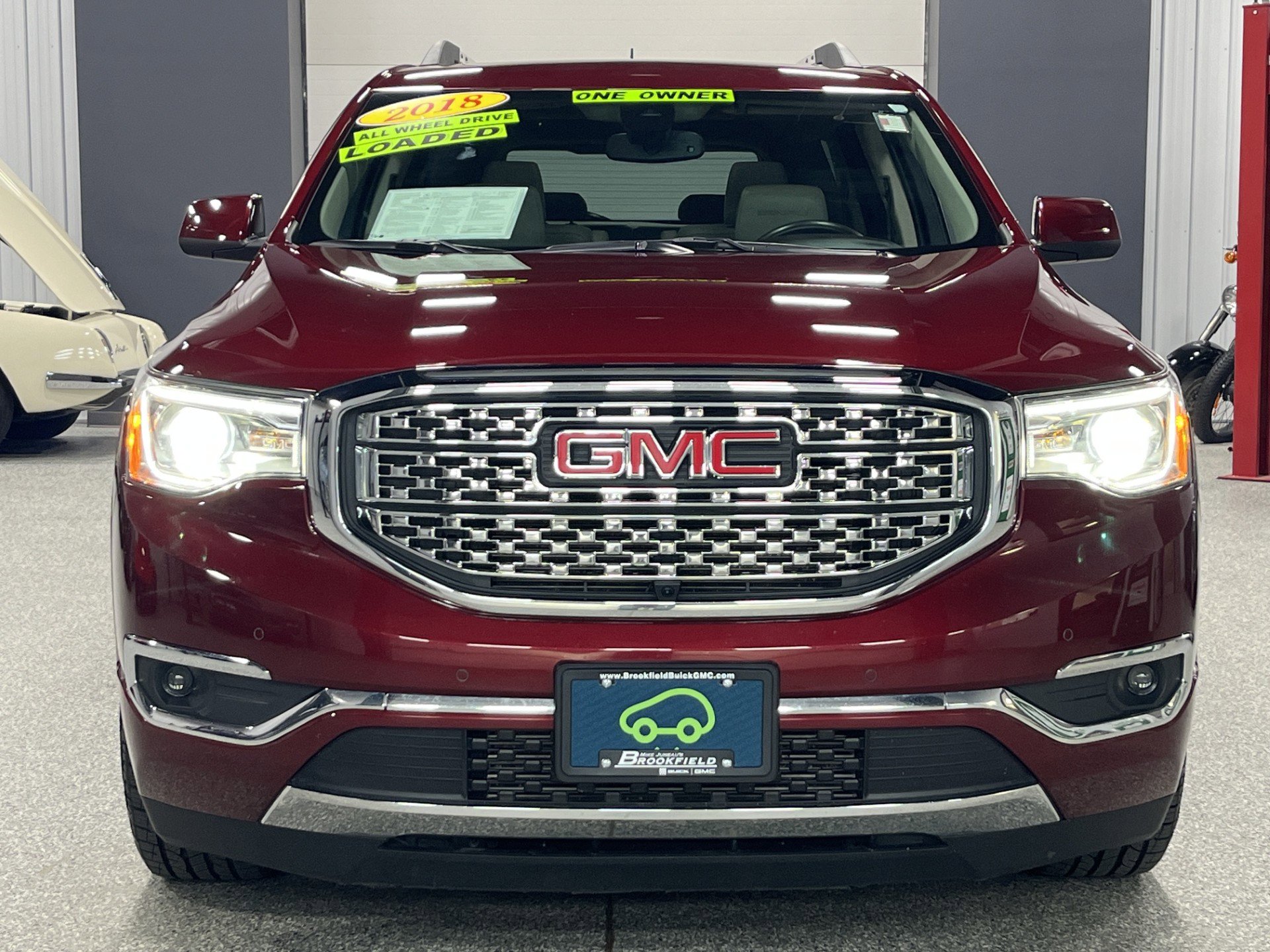 Certified 2018 GMC Acadia Denali w/ Technology Package AWD/4WD image 8