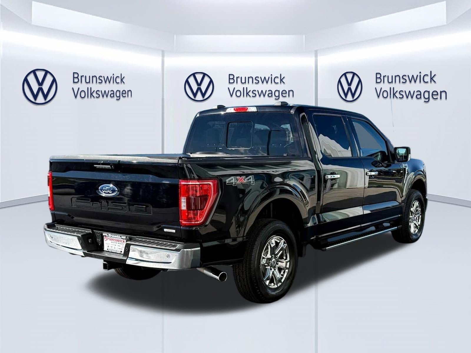 Used 2021 Ford F150 XLT w/ Equipment Group 302A High AWD/4WD image 4