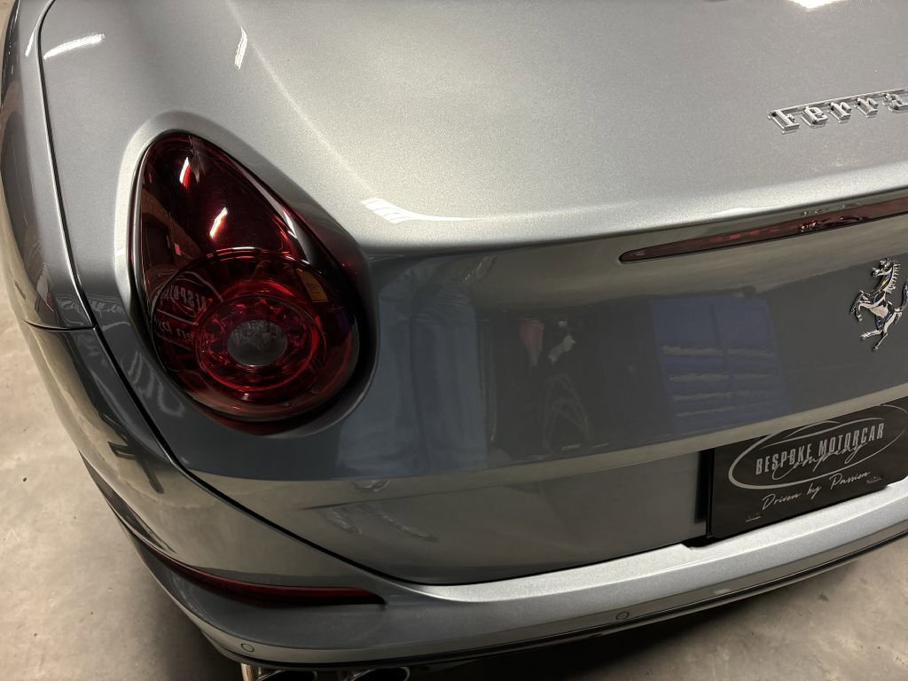 Used 2015 Ferrari California T image 33