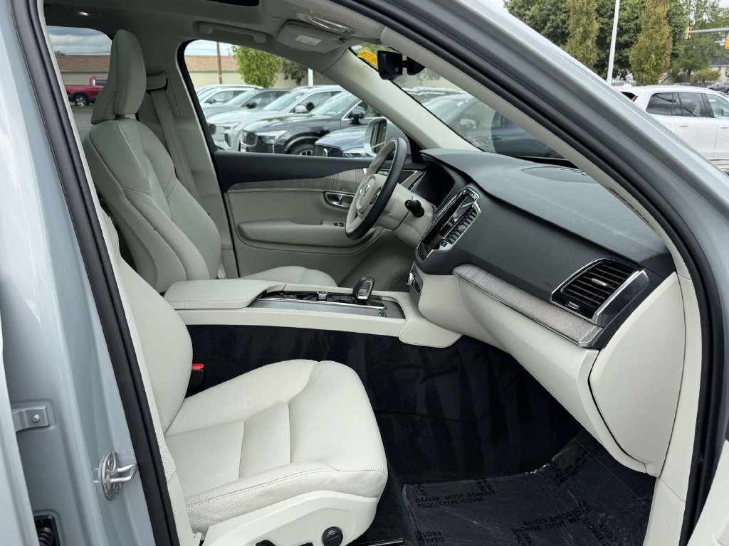 Used 2024 Volvo XC90 B6 Plus AWD/4WD image 12