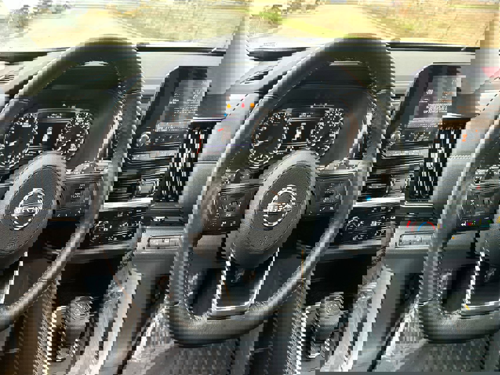 Used 2024 Nissan Pathfinder SV image 14