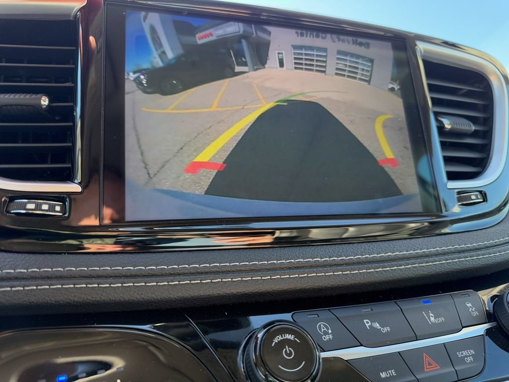 Used 2023 Chrysler Pacifica Limited FWD image 35