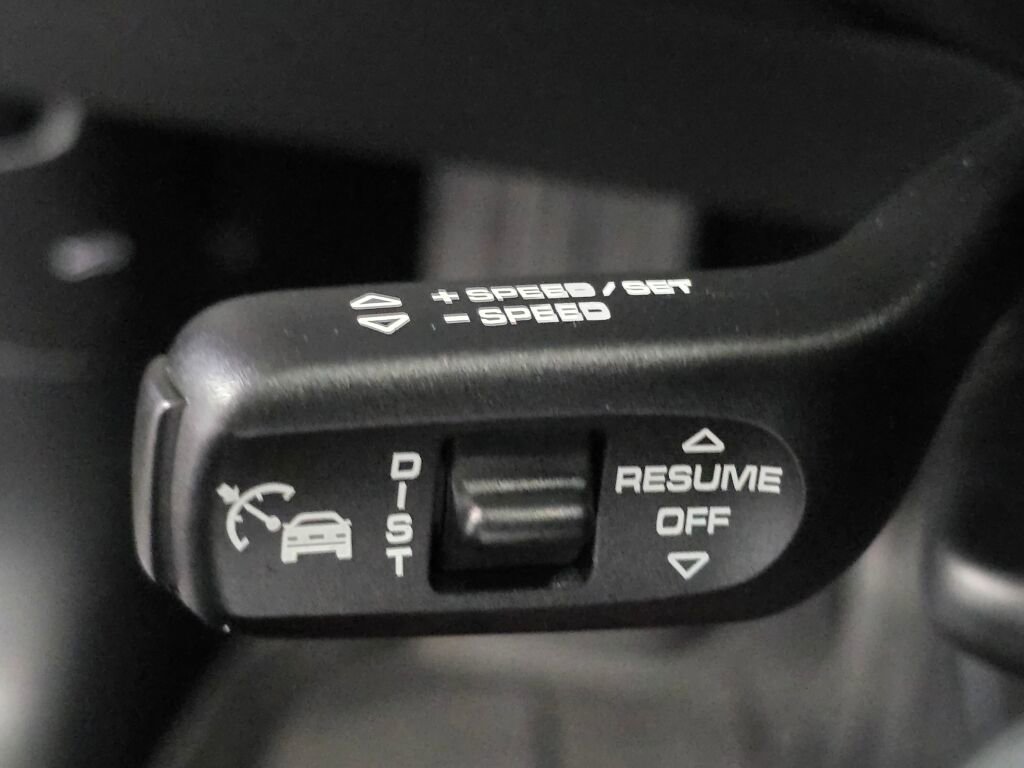 Certified 2024 Porsche Macan image 44