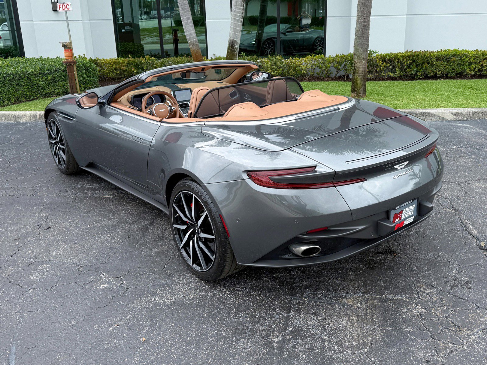 Used 2020 Aston Martin DB11 Volante RWD image 18