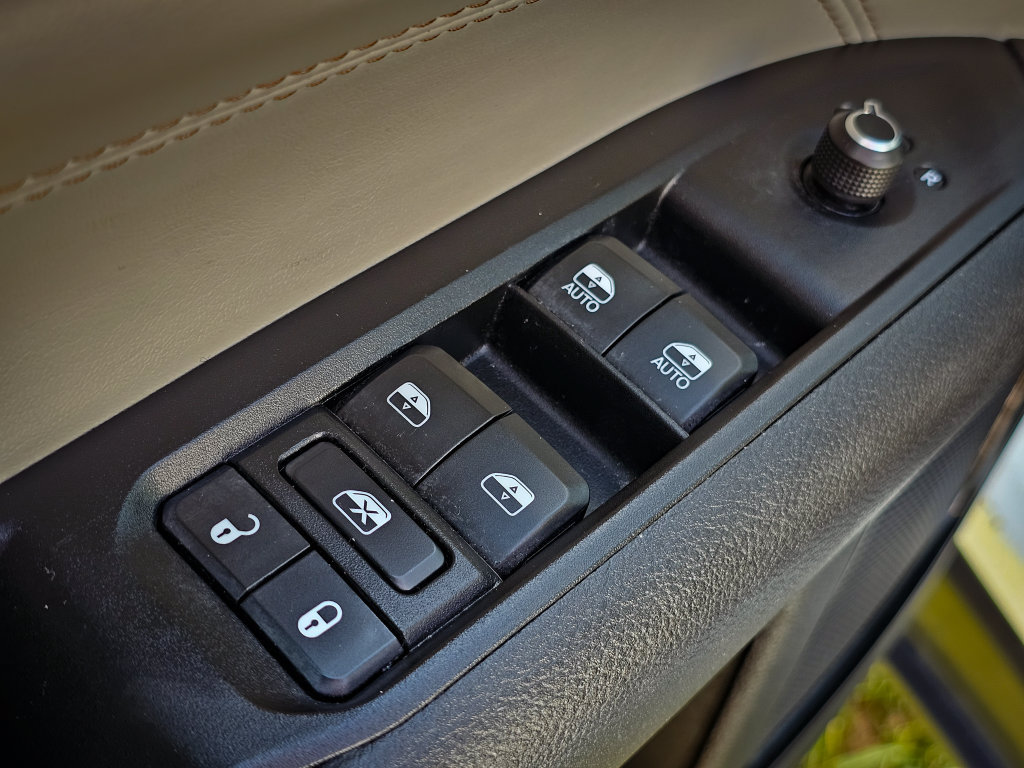 Used 2022 Jeep Compass Limited AWD/4WD image 11